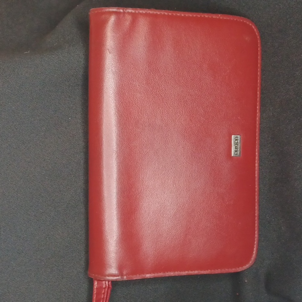 P22- 👌Women's Buxton Burgundy Leather Wallet